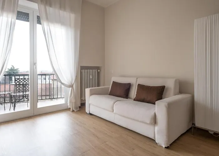 Cute & Cozy Train Station ゲストハウス ベルガモ