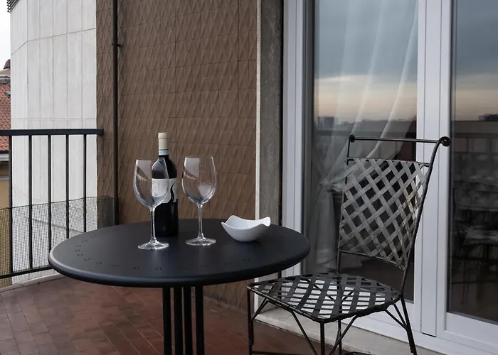 Cute & Cozy Train Station ゲストハウス ベルガモ